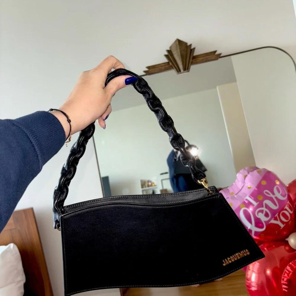 Jacquemus Black La Vague Shoulder Bag with Gold Accents new - Picture 3 of 4